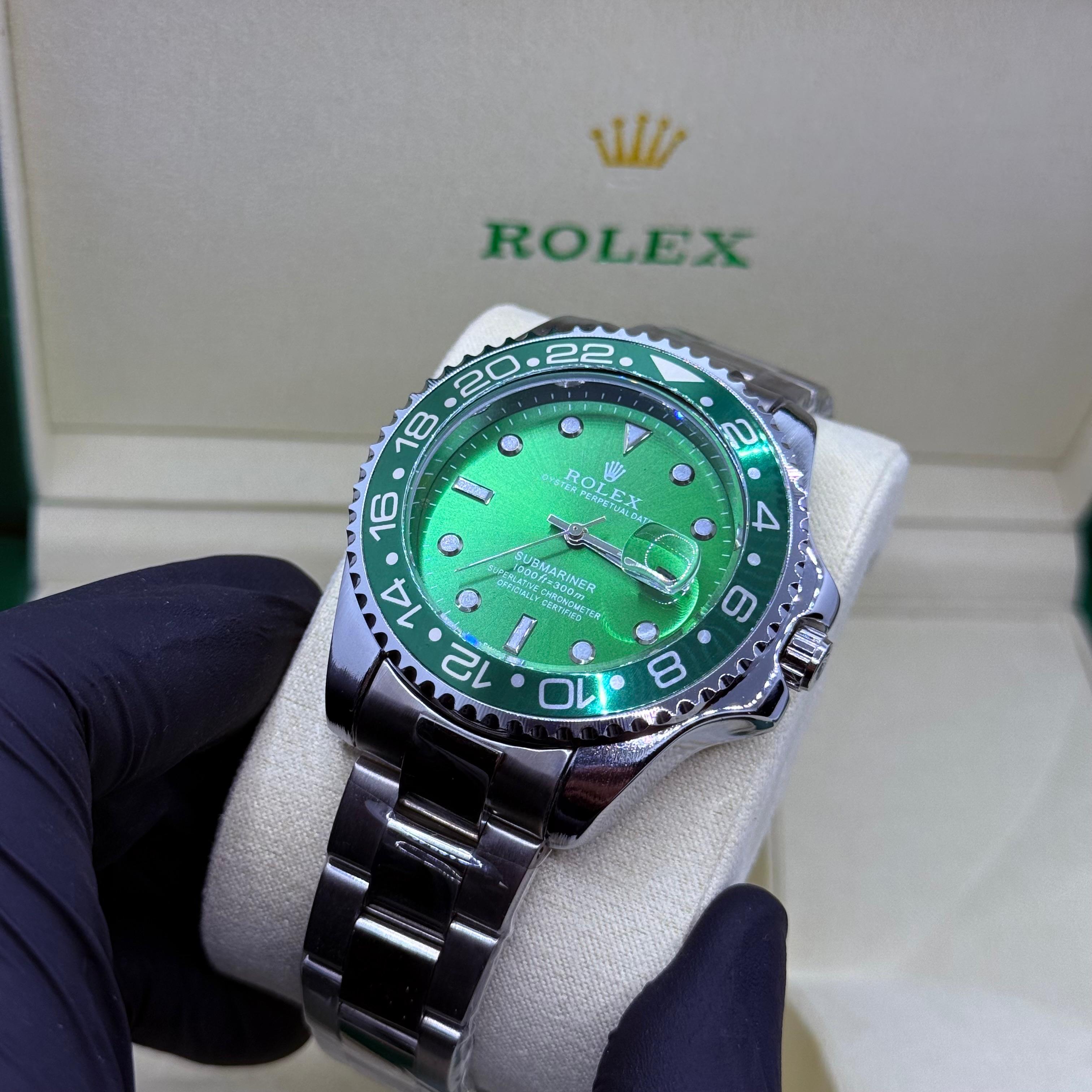 Rolex Submariner green rotating dial with master lock ⌚