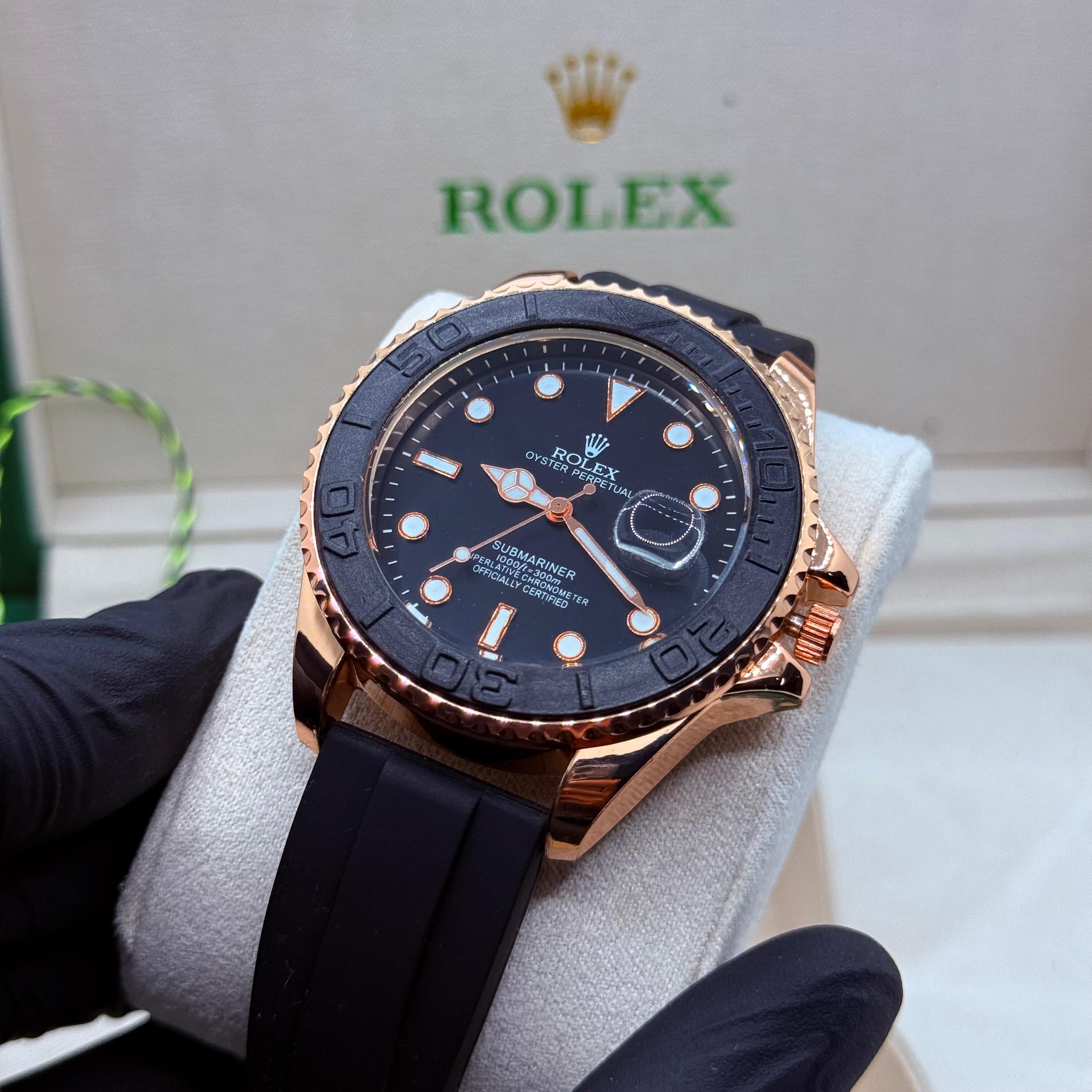 Rolex strap rose gold with black rotating dial with master lock ⌚