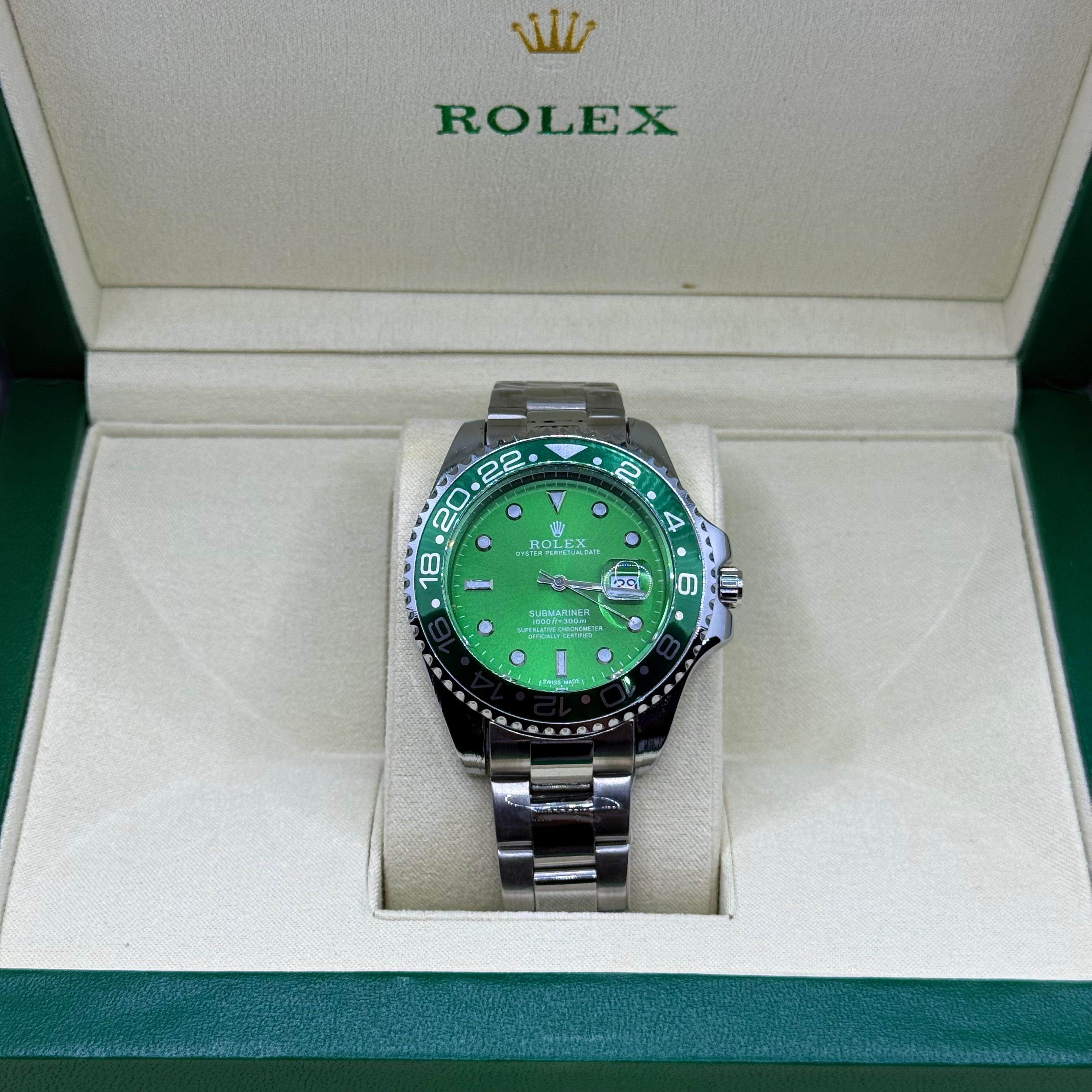 Rolex Submariner green rotating dial with master lock ⌚